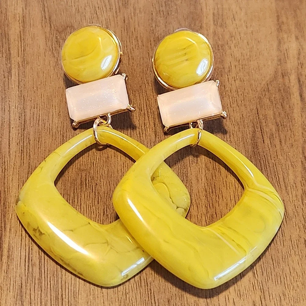 Yellow Marbled Resin Geometric Drop Earrings Gold Tone White Accent Statement